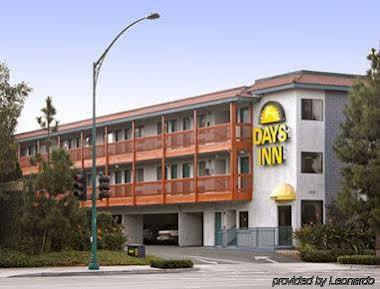 Days Inn By Wyndham Anaheim West Eksteriør bilde